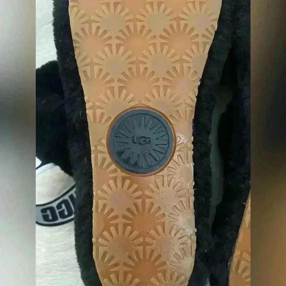 UGG Oh Yeah Slide in Fluff Sandal 8 - Picture 10 of 11